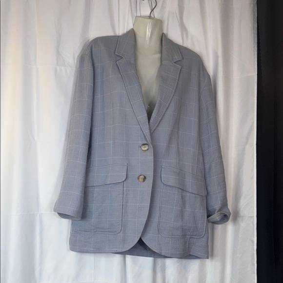 Stylish Light Gray Blazer with Checkered Pattern - Picture 1 of 8